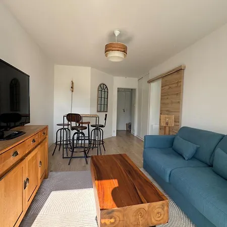 T2 Well Equipped With Balcony In * Καν